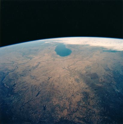 null Nasa. Magnifique point de vue sur le globe Terrestre depuis l'Espace. La navette...