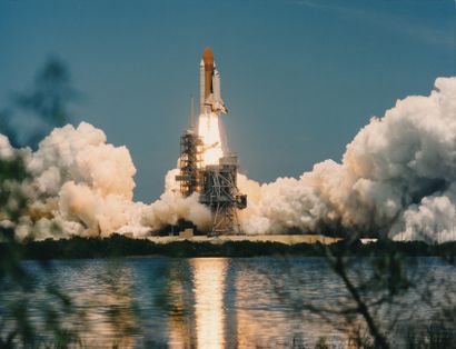 null Nasa. Perfect liftoff of the Space Shuttle Columbia (Mission STS-94) carrying...