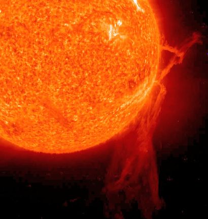 NASA NASA. Un très long filament solaire qui serpentait autour du Soleil est entré...