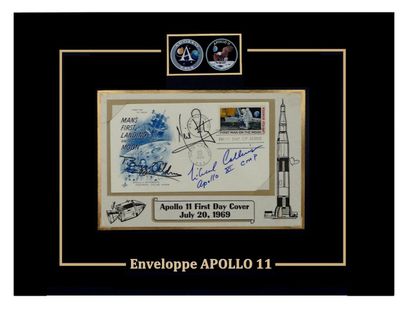 NASA Apollo 11 : enveloppe avec son pourtour d'origine, dédicacée par l'équipage...