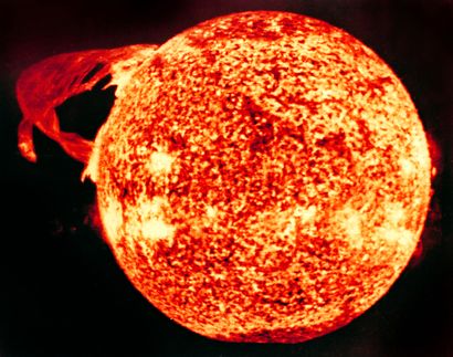 NASA Nasa. GRAND FORMAT. Impressionnante et rare vue d'une éruption solaire observée...