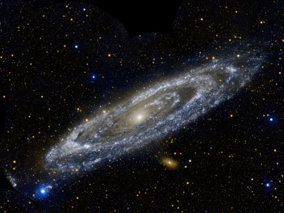 NASA Nasa. GRAND FORMAT. A environ 2,5 millions d'années-lumière, la galaxie d'Andromède,...