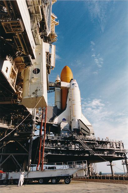 NASA Nasa. Back view of Space Shuttle Endeavour (Mission STS-97) with the CANISTER...