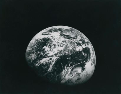 NASA NASA. Photographie Historique. Mission Apollo 8. Première photographie de la...