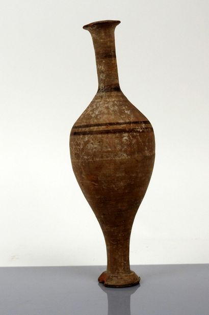 null Amphorisk with high neck decorated with black and brown net

Terracotta 24 cm...