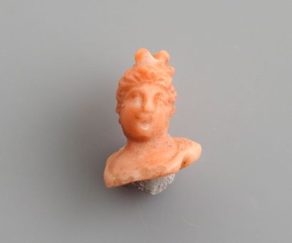 null Female character with bun

Coral 1.2 cm

17th-19th century