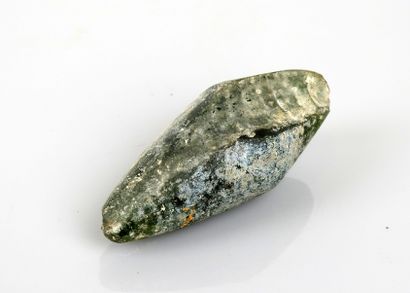 null Curious element resembling a sling ball

Glass 6.6 cm

Roman Egypt