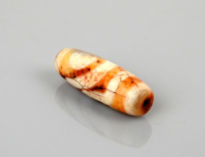 null Dzi bead

Agate 4 cm

Reputedly magical and beneficial

Traces of carrying

Asia...