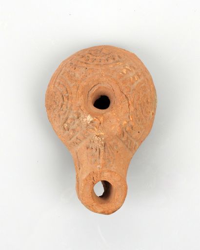 null Oil lamp with plastic decoration

Terracotta 9.5 cm

Roman period