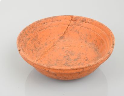 null Cup with geometric decoration

Terracotta 16 cm accidents and restorations

Roman...