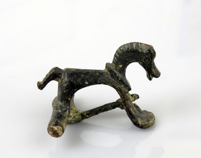 null Hinged fibula in the shape of a horse

Bronze 4.3 cm

Roman period