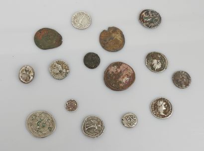 null Lot of 15 antique or medieval coins

Various states