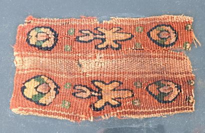 null Fabric with geometric floral design

6 x 11 cm

Egypt Coptic period