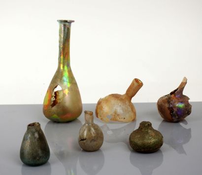 null Set of glass vases, damaged

Roman period