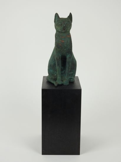 null Bronze cat in the Saite style

Bronze with patina Small missing parts

27,5...