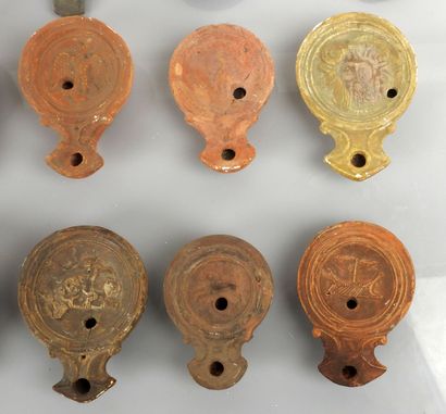 null Important lot of oil lamps with decoration (galley, chrism, lion, altar, eagle,...