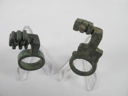 Deux clés-bagues

Bronze 4.5 et 3 cm

Epoque...