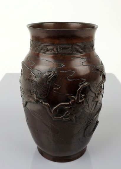 null Vase decorated with birds

Bronze about 35 cm

Japan

Meij period 19th cent...