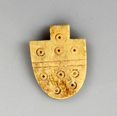 null Pendant with ocelli decoration

Bone 3.2 cm

Egypt Coptic period