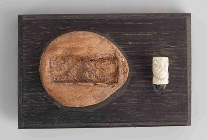 null Cylinder seal with two registers: Master of the animals and winged demon

Aragonite...