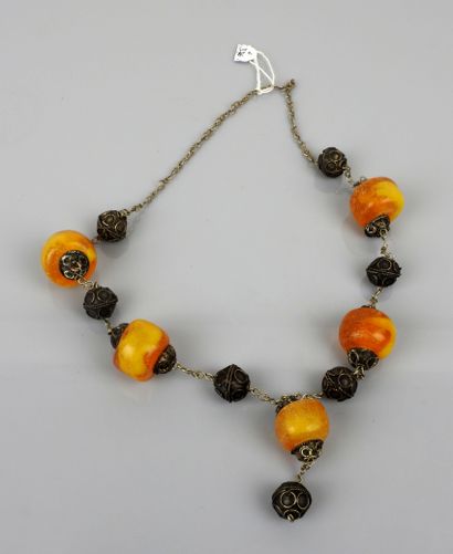 null Necklace of the Nomads of Africa or the Middle East

Amber or the same material...