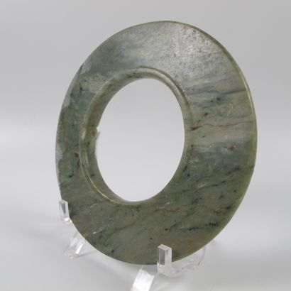 null Yabi disc with central necklace

Green hard stone evoking jade

As is (old restoration)...