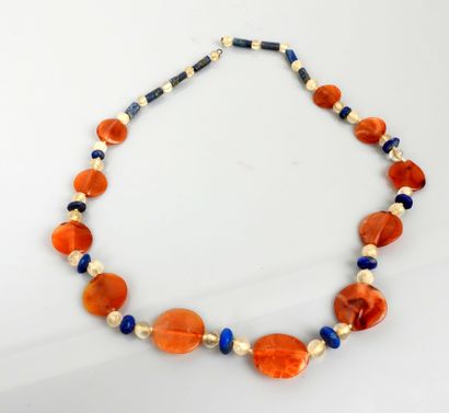 null Necklace with agate, lapis lazulis and rock crystal beads

65 cm Missing

Beads...