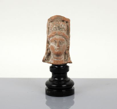 Head of a statuette representing Kore, wearing...