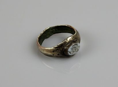 null Ring with intaglio decoration representing a dignitary topped by a star

Silver...