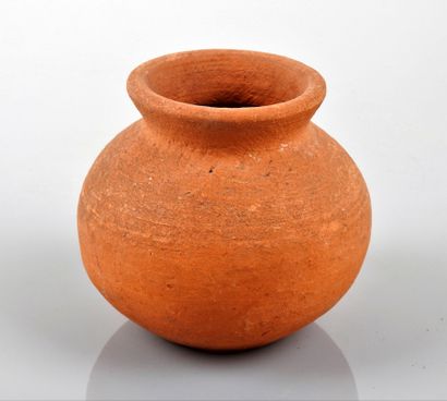 null Globular pot

Terracotta 7 cm

Roman style