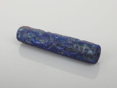 null Grand sceau-cylindre en lapis-lazuli gravé d'une scène aux animaux

6 cm

Style...