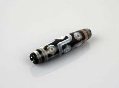 null Dzi bead

Agate 5,5 cm

Reputed to be magical and beneficial

Asia