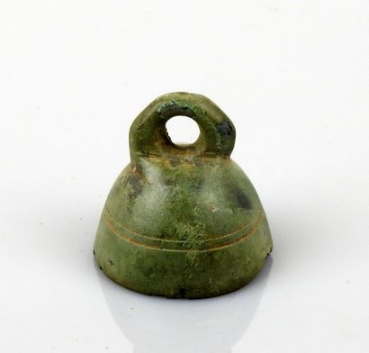 null Grelot bronze à belle patine manque le battant

Environ 2,5 cm

Epoque romaine...