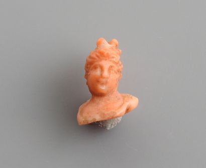 null Female character with bun

Coral 1.2 cm

17th-19th century