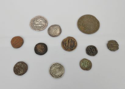 null Lot of 11 Islamic coins mainly