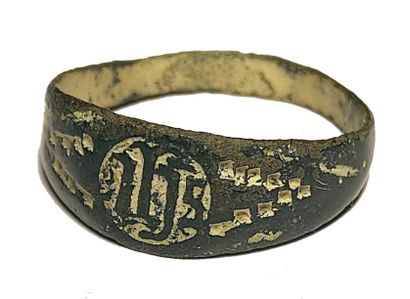 null Bague de Foi

Bronze 20 mm

Haute Epoque circa XVIe-XVIIe