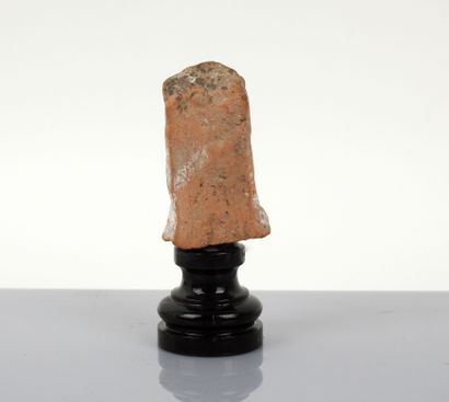 null Head of a statuette representing Kore, wearing earrings

Terracotta 5.5 cm

Greece...