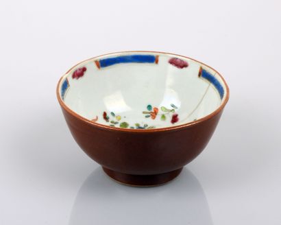 null Bowl with floral decoration inside

8,5cm

Félures

Company of India

18th century

Asia...