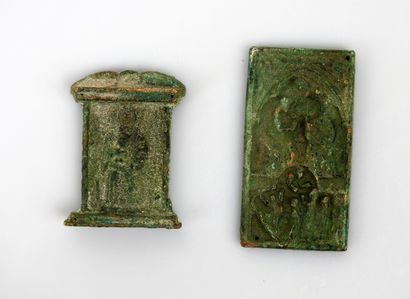 null Deux plaques à motifs religieux

Metal 4.2 et 5.4 cm

XVIII-XIXème siècle