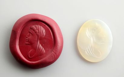 null Large intaglio representing a veiled woman

Chalcedony 3 cm

Modern work