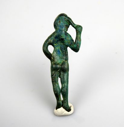 null Statuette représentant Harpocrate tenant la mèche de l’enfance

Bronze 5.1 cm

Egypte...