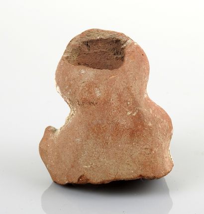 null Buste représentant Harpocrate

Terre cuite 7.5 cm restauration

Egypte période...