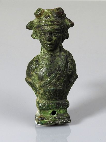 null Large wall lamp representing a faun, probably an element of furniture decoration

Bronze...