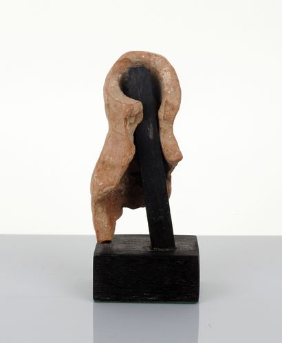 null Superbe statuette représentant Isis

Terre cuite 11.5 cm

Egypte période ro...