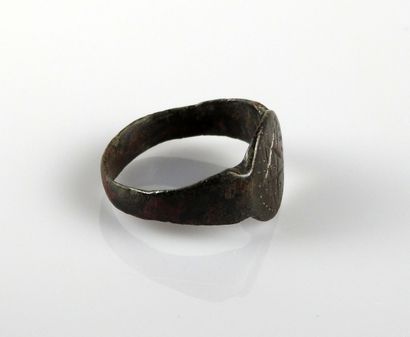 null Ring with pentagram decoration, protective magic

Bronze Finger size 55

Medieval...
