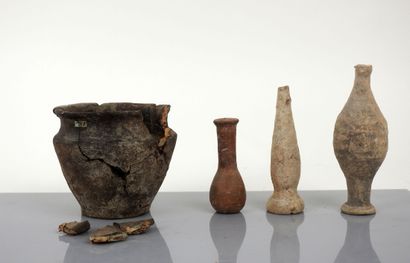null Ensemble de quatre céramiques en terre cuite

Période antique