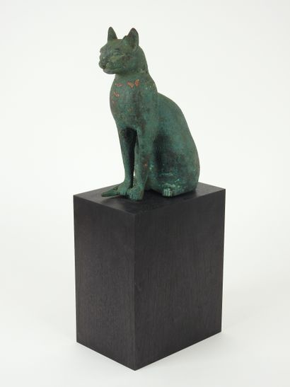 Bronze cat in the Saite style

Bronze with...