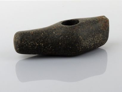 null Very fine hammer axe with rounded heel

Green speckled stone 13 cm

Neolithic...