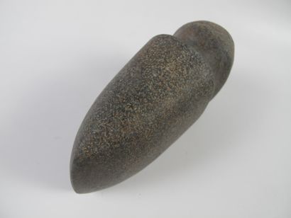 null Polished hammer-axe with throat

Endogenous stone of basalt type 14 cm

Object...