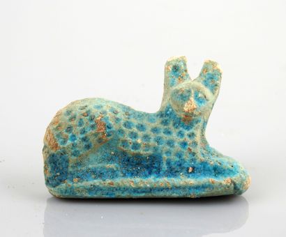 null Amulet of very large size representing an animal, the ears drawn up

Frit 6...